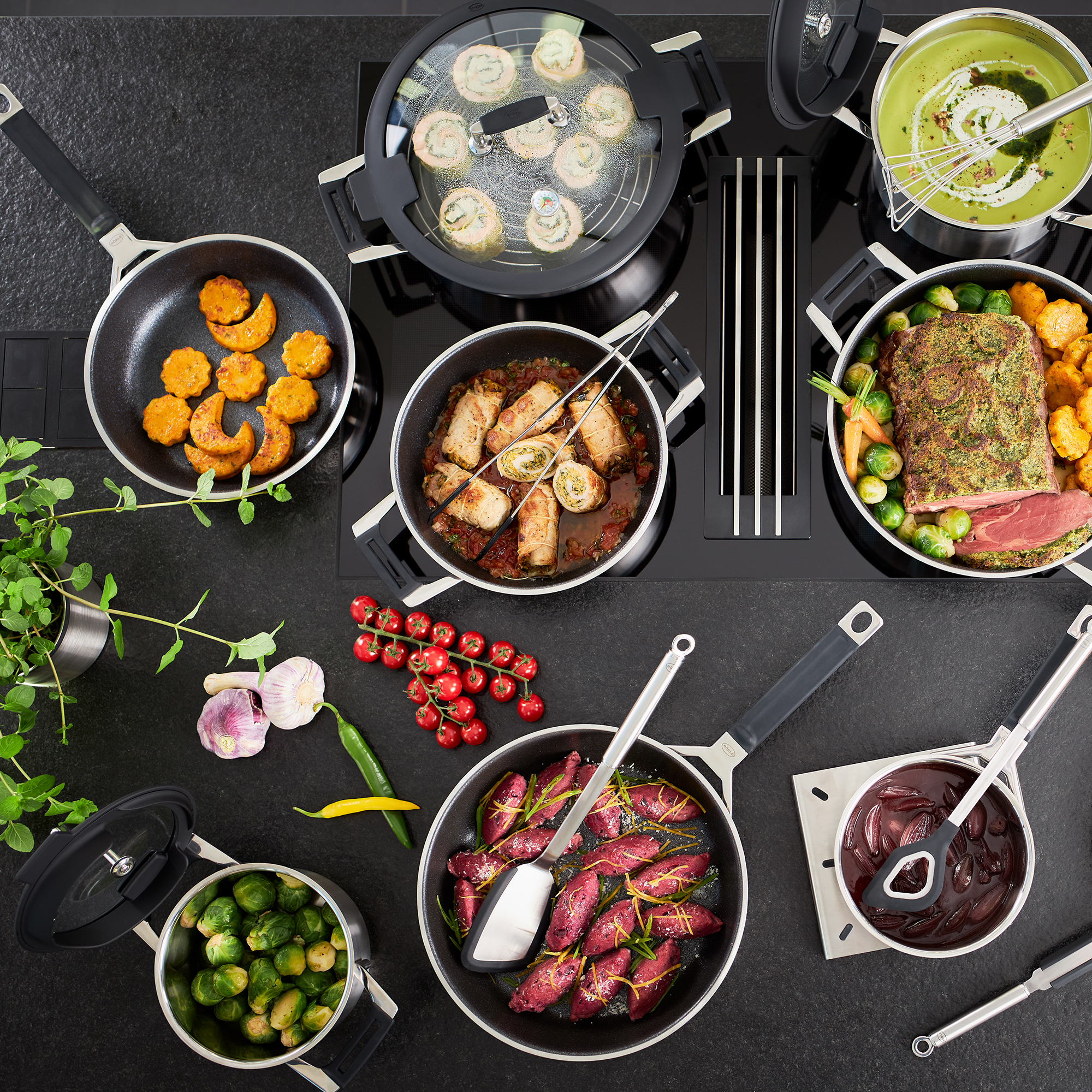 RÖSLE Kochtöpfe mit verschiedenen Gerichten Kochtöpfe in verschiedenen Größen und Formen mit verschiedenen Gerichten wie Gemüse, Fleisch...