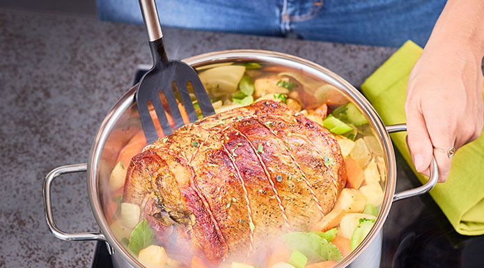 Basic Line Pfannenwender dreht Braten im Kochtopf um