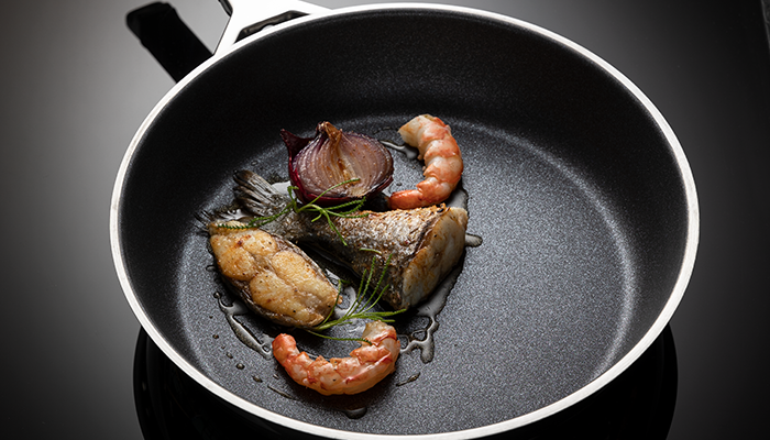 ProResist Meeresfrüchte angebraten in der Bratpfanne Silence Pro mit der Antihaftversiegelung ProResist