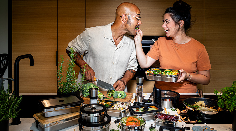 Übersicht FLEXX 2GO FLEXX 2GO Dosen und Deckel bei der Zubereitung in der Küche