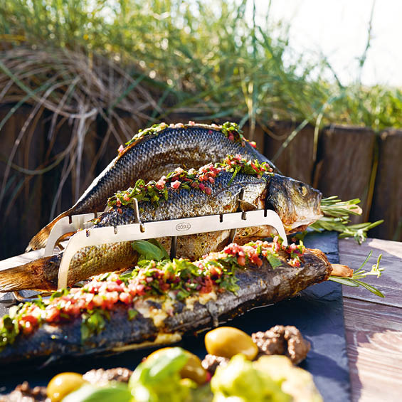 Wolfsbarsch Wolfsbarsch auf dem Frischhalter