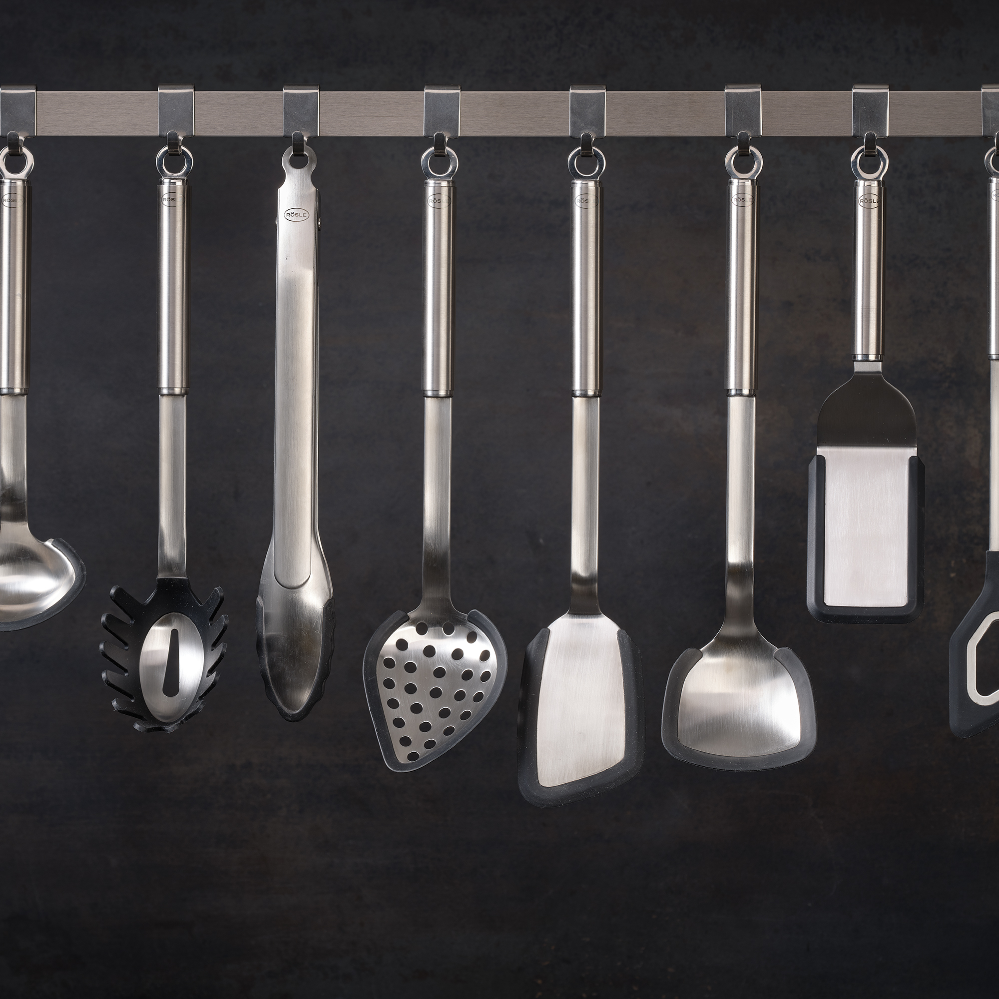 RÖSLE silicone spaghetti lifter Spaghetti lifter made of silicone with round handle, hanging on a stainless steel rod together...