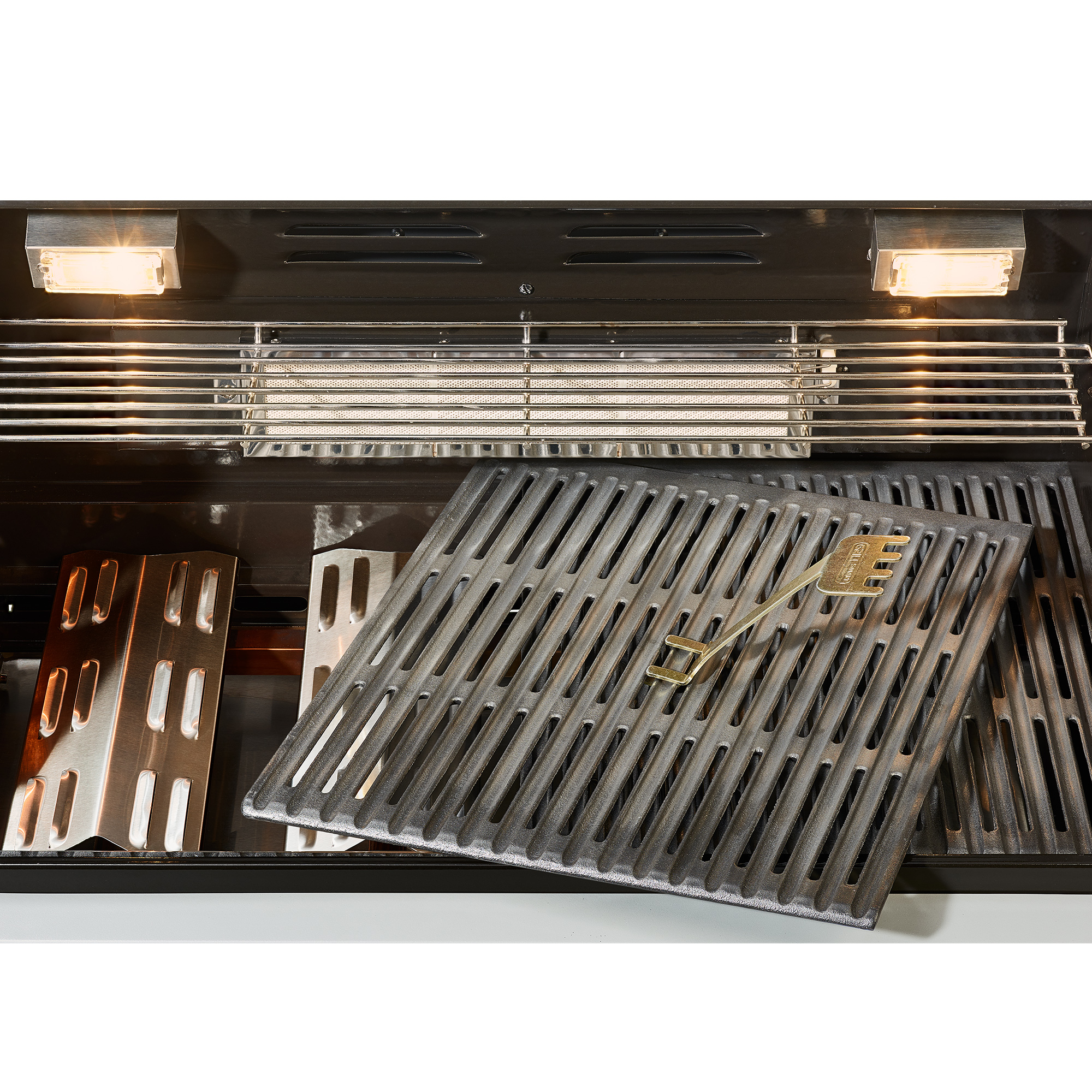 RÖSLE Gasgrill Magnum PRO G4 Gasgrill BBQ Station Magnum PRO G4 mit Grillrost und Grillzubehör im Innenraum