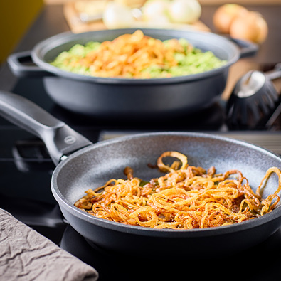 Cadini Bratpfanne 24 cm Zwiebeln in der Cadini Bratpfanne 24 cm