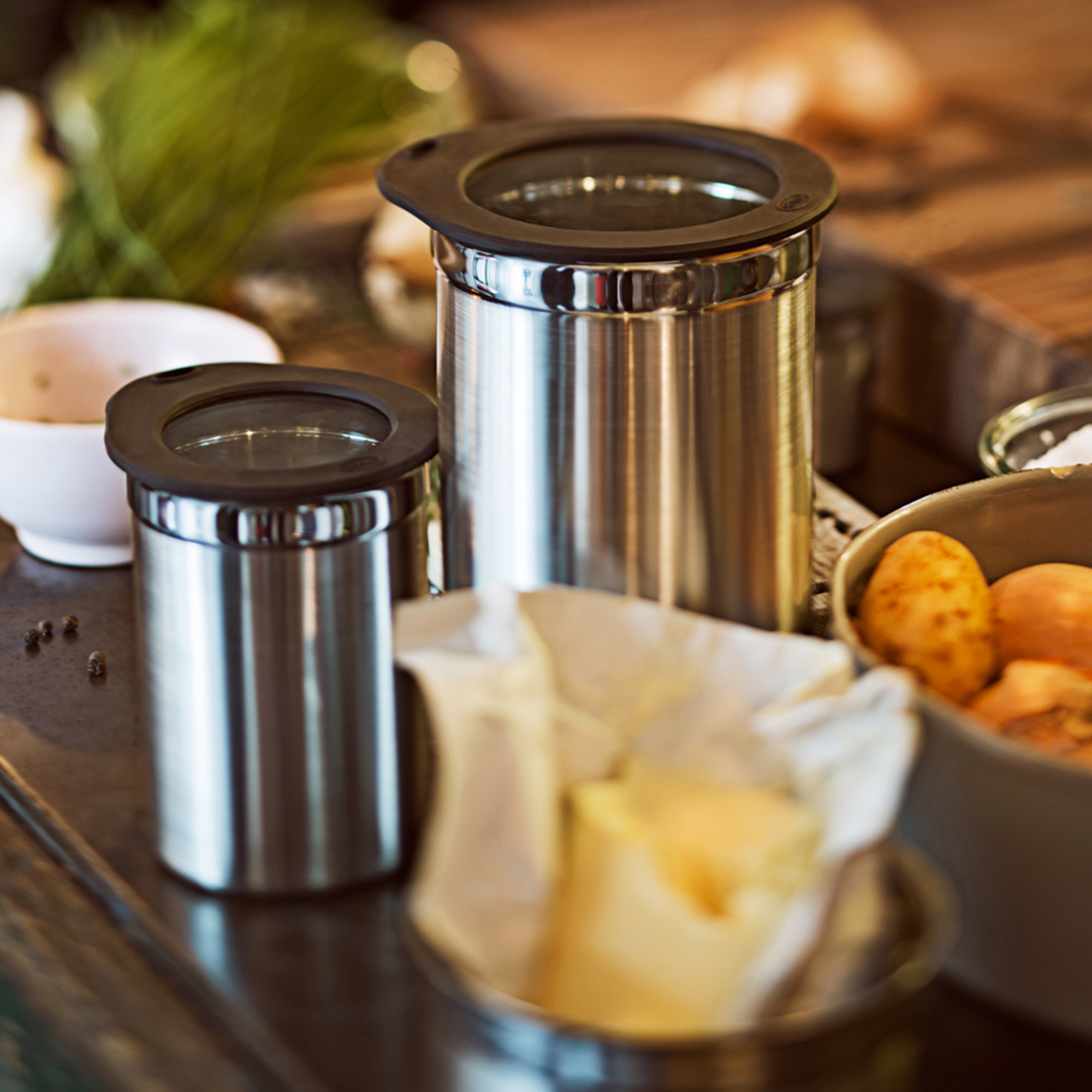 RÖSLE Frischhaltedosen aus Edelstahl Frischhaltedosen aus Edelstahl mit transparentem Deckel, eine große und eine kleine Dose,...