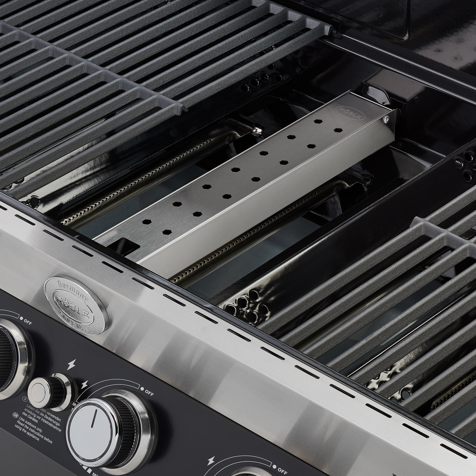 RÖSLE Edelstahl Räucherbox für Videro Grill Edelstahl Räucherbox für den Videro Grill, rechteckige Form, aus Edelstahl, im Grill integriert.