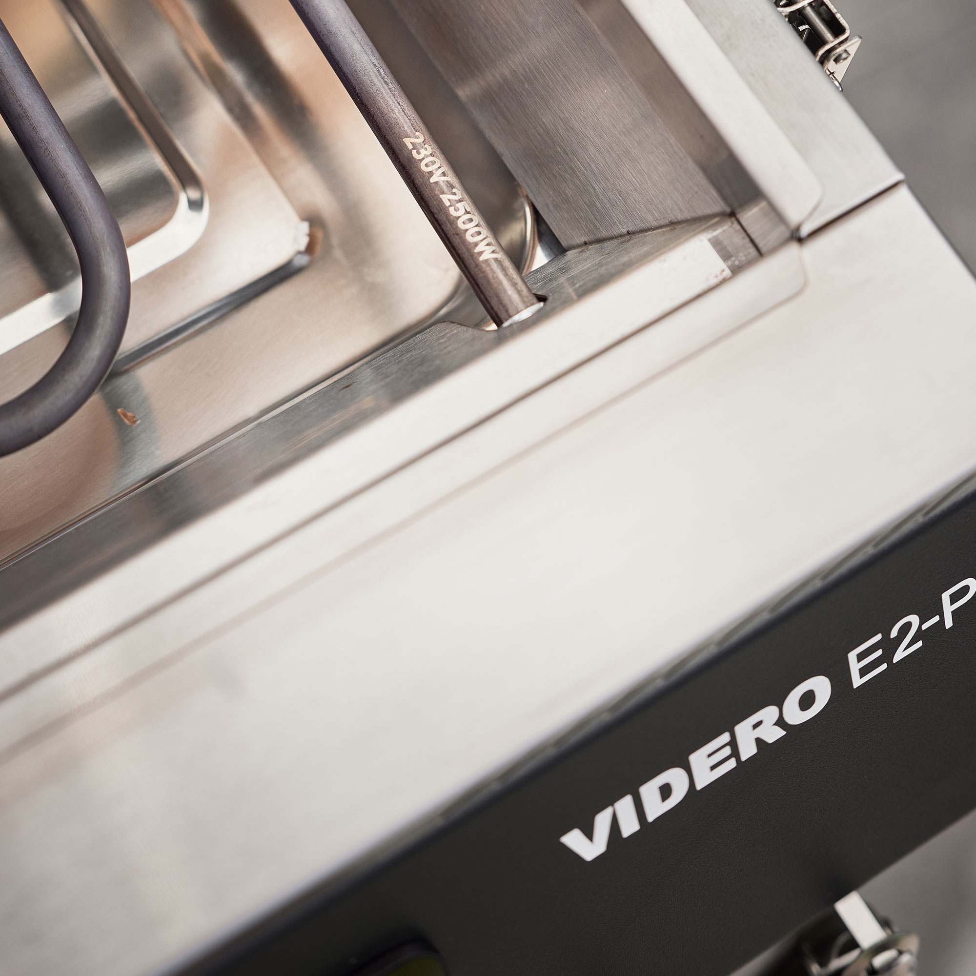 Detailansicht des RÖSLE Elektrogrills Videro E2-P Elektrogrill Videro E2-P, Edelstahl, Detailansicht der Heizstäbe