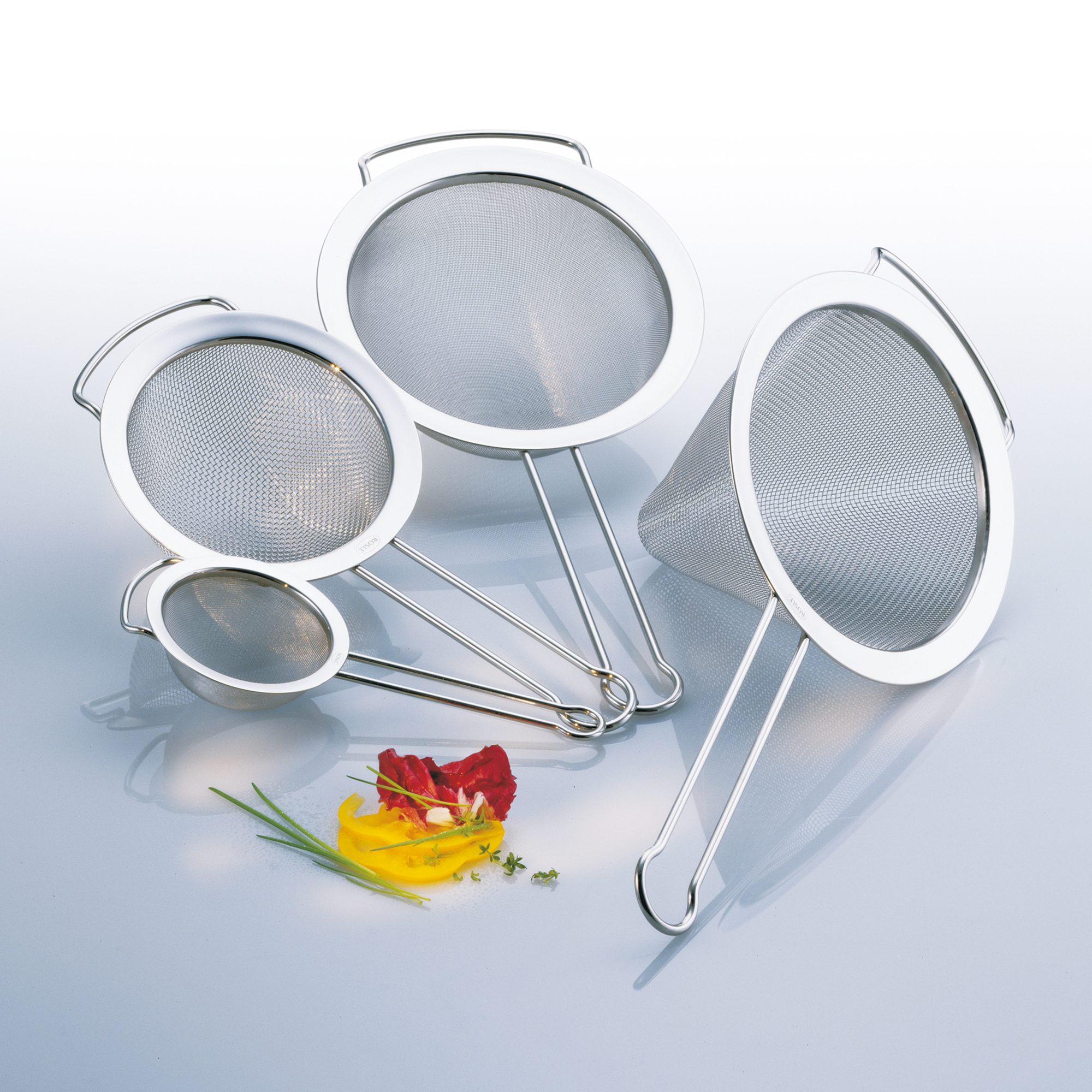 RÖSLE tea strainer, fine mesh, stainless steel Tea strainer, fine mesh, made of stainless steel, in various sizes, with handles.