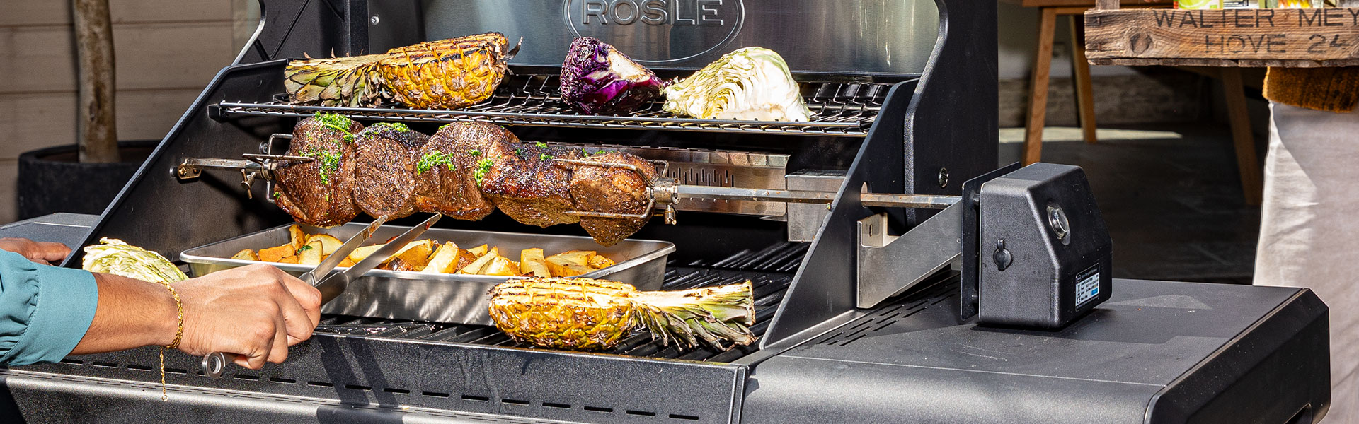 Grillen mit dem Drehspieß auf dem ALLFLAME Hero 4