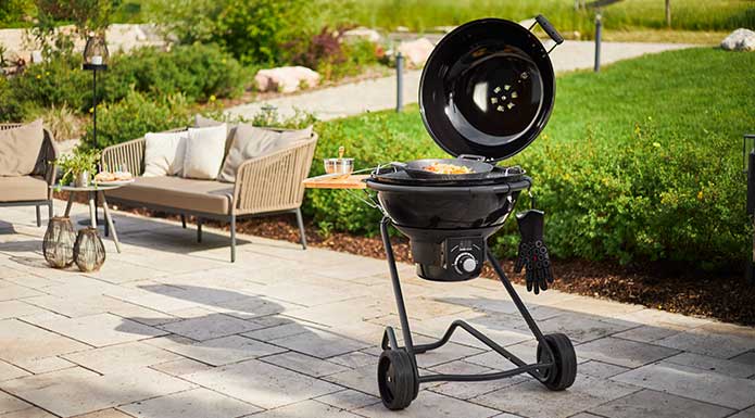 Holzkohle Kugelgrill No.1 F60 Holzkohle Kugelgrill No.1 F60 auf der Terrasse