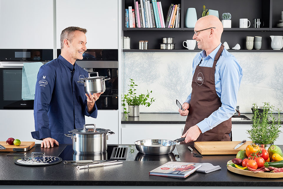 Celebrity chef Christian Henze talks to managing director Henning Klempp about the SILENCE PRO pots