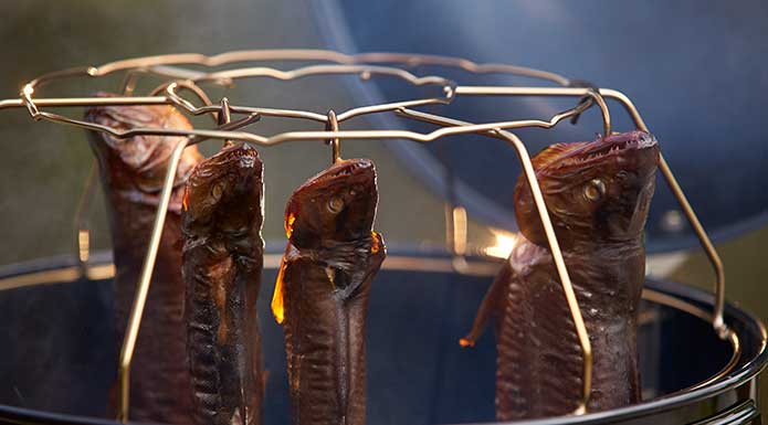 Räucherhalter Fische am Räucherhalter