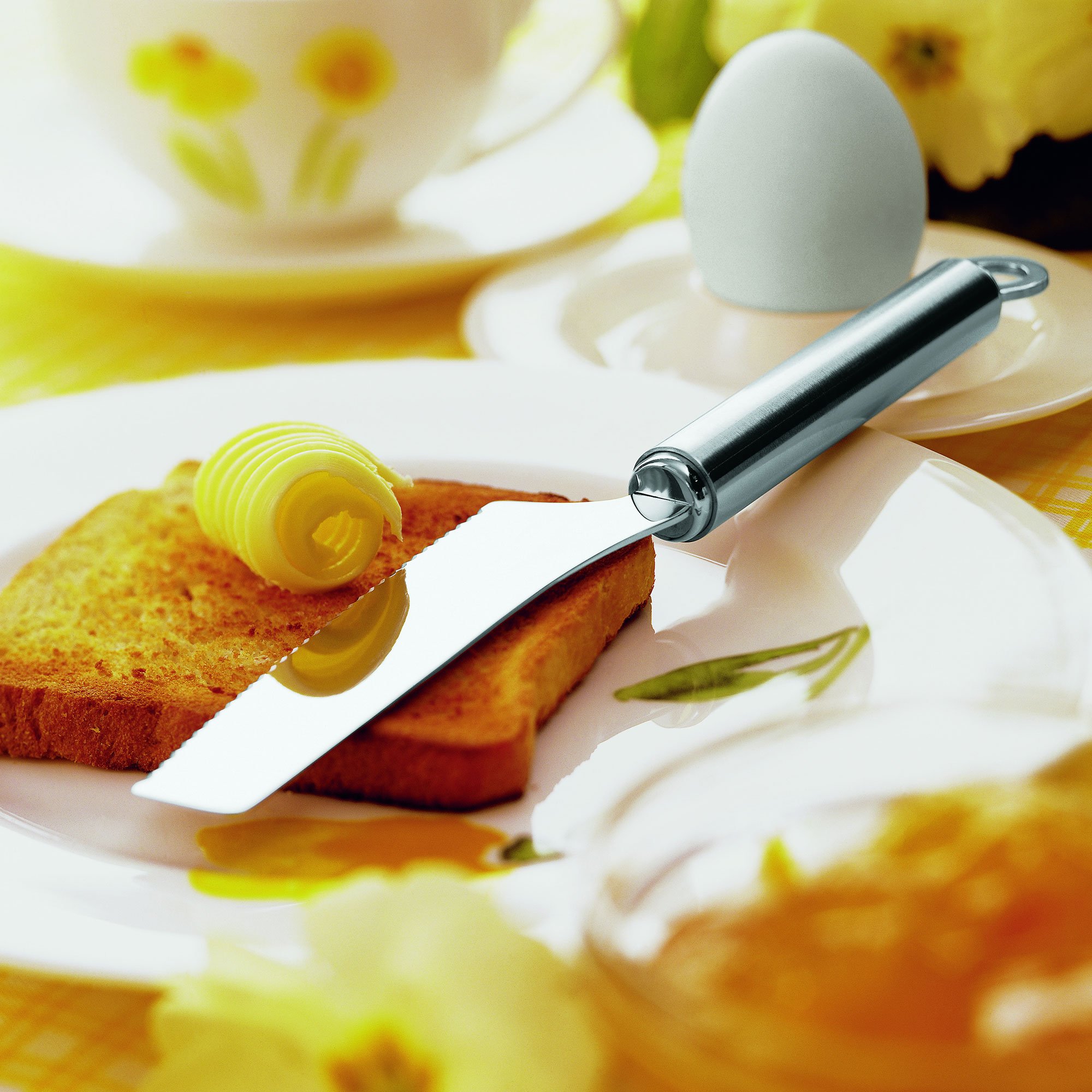 RÖSLE Frühstücksmesser-Set Frühstücksmesser-Set, 4-teilig, mit einem Messer auf einem Teller neben einem Ei und Toast.