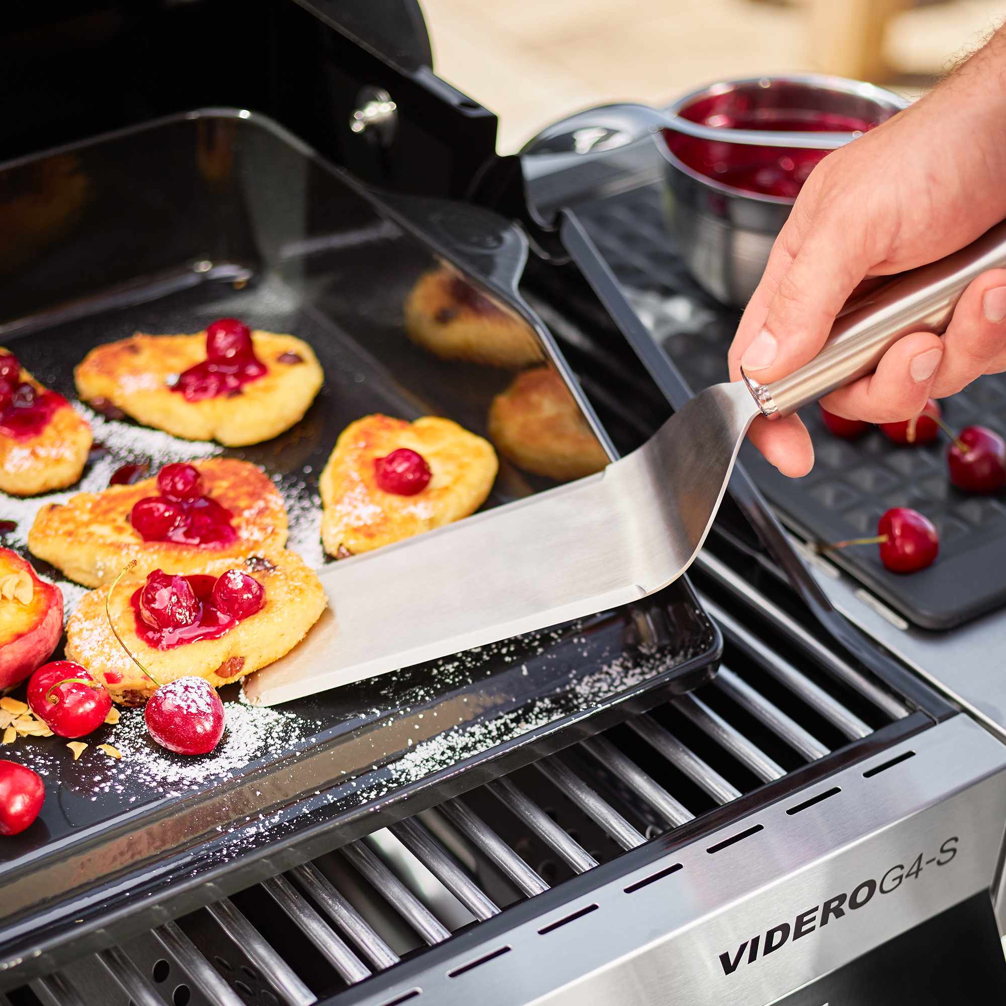 RÖSLE narrow plancha spatula for barbecuing Plancha spatula, narrow, stainless steel, for turning heart-shaped pancakes with cherries...